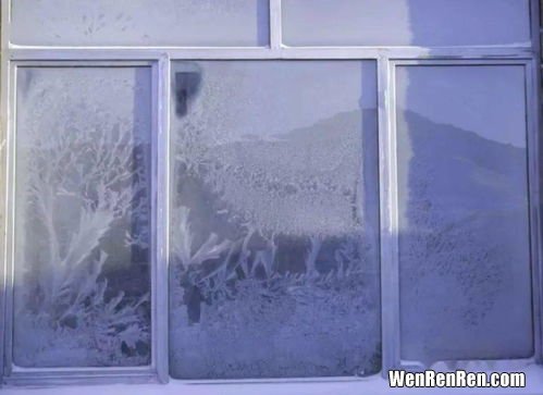 冬天不换防冻玻璃水会怎样,冬天车里的玻璃水特别少,没有换会冻坏吗？