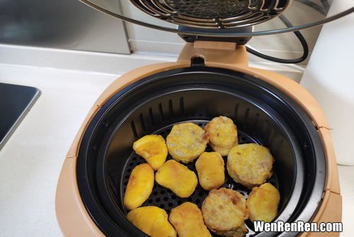 空气炸锅可以直接放在锅底吗,空气炸锅可以用网脱下面的锅底直接烤东西吗？