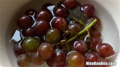 葡萄糖是葡萄做的吗,葡萄里面是不是含有很多葡萄糖？