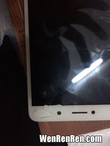 钢化膜碎了一点要不要换,手机钢化膜坏了一小块用换钢化膜吗？