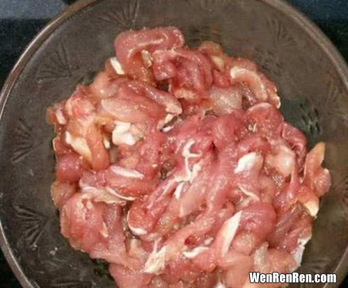 生猪肉怎么腌制比较嫩,怎样腌制猪肉又嫩又滑