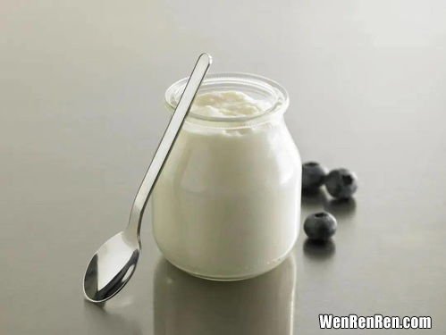 酸奶水乳分离是坏了吗,酸奶第二天出现水奶分离的现象