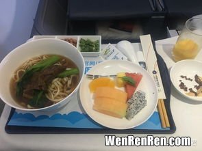 飞机有小食是正餐吗,经济舱有免费食物吗？