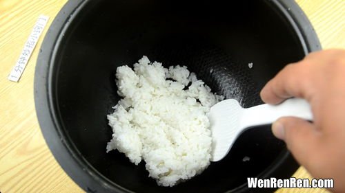 煮米饭加油有什么危害,蒸米饭放点油是什么意思.