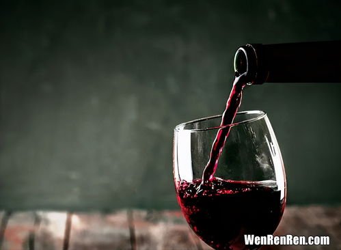 自制葡萄酒能兑白酒吗,在自酿的葡萄酒中加白酒可以吗？
